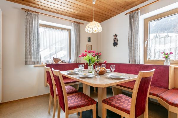 Vrijstaand vakantiehuis voor 10 personen direct aan de piste in Niederau - thumbnail 1