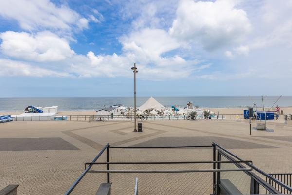 Frontaal zeezicht appartement voor 5 op 10 meter van het strand in Middelkerke - thumbnail 3