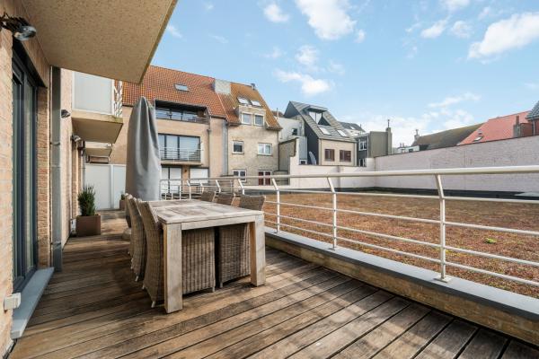 Luxe 4-slaapkamerappartement met 80m² terras op 500m van het strand - thumbnail 4