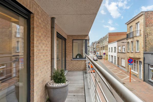 Luxe 4-slaapkamerappartement met 80m² terras op 500m van het strand - thumbnail 2