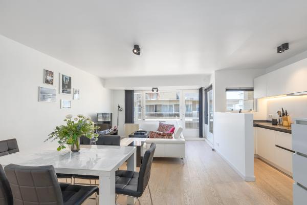 Licht appartement op vierde verdieping met terrassen, 45 meter van centrum - thumbnail 1