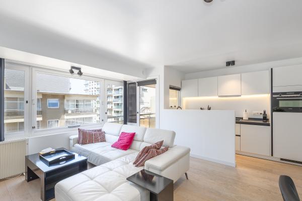 Licht appartement op vierde verdieping met terrassen, 45 meter van centrum - thumbnail 2