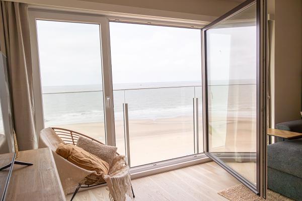 Boho-appartement op de zeedijk met frontaal zeezicht in Westende - thumbnail 4