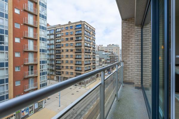 Centraal appartement in Middelkerke met 2 terrassen en zicht op Leopoldlaan - thumbnail 3