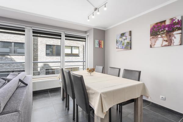 Centraal gelegen 5-persoons appartement in Blankenberge - thumbnail 2