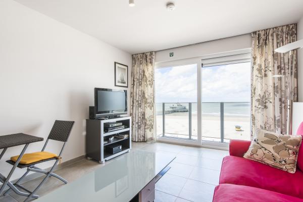 4-persoons appartement met zeezicht op de Zeedijk in Blankenberge - thumbnail 1