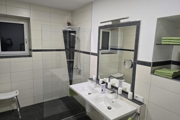 Ruim 7-persoons appartement met 2 sauna's in Ramingstein, vlakbij skigebieden - thumbnail 6