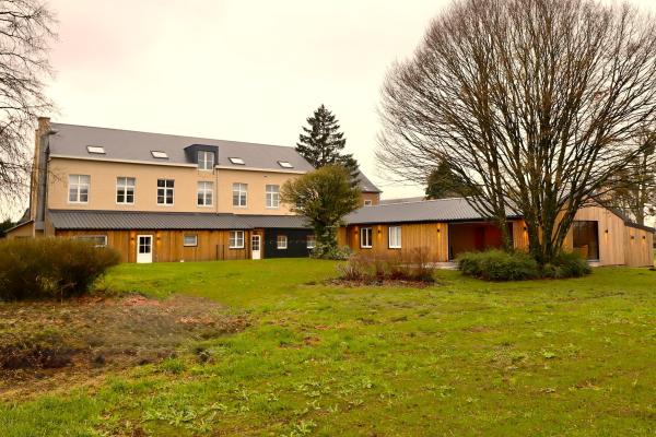 Groots 19e-eeuws vakantiehuis voor 26 personen met sauna en pooltafel in Houyet - thumbnail 1