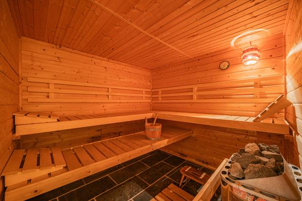 Authentiek vakantiehuis met sauna, 30 meter van de piste in Kirchberg - thumbnail 6