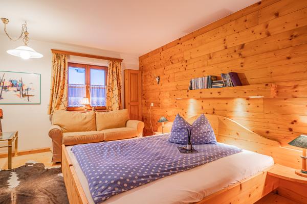 Authentiek vakantiehuis met sauna, 30 meter van de piste in Kirchberg - thumbnail 5