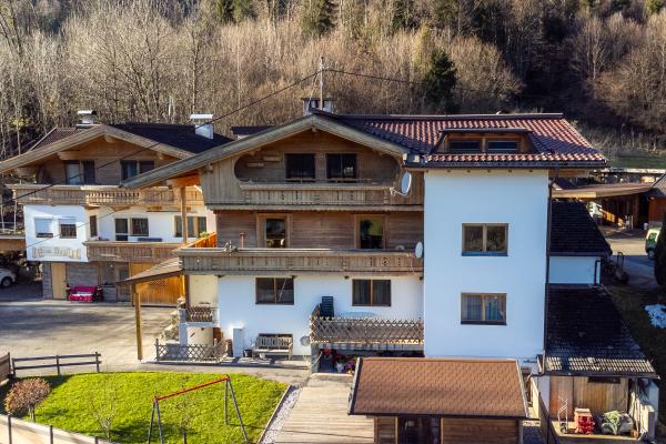 Ruim appartement voor 10 personen in Zellberg, direct aan de skipiste - thumbnail 2