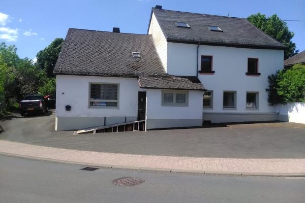 Groot familiehuis voor 22 personen met enorme speeltuin in de Eifel - thumbnail 2