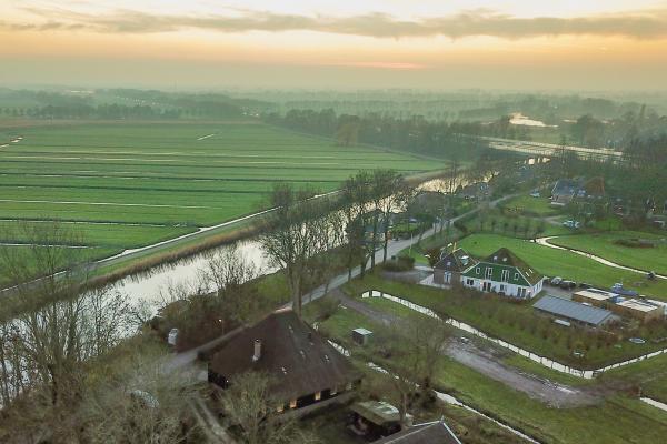 Idyllisch landhuis aan het water in waterrijk Noord-Holland - thumbnail 3