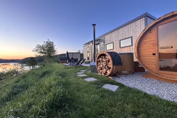 Chalet met sauna, hottub en uitzicht op het meer in het Beierse Woud - thumbnail 1