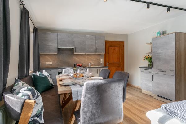 Authentiek appartement in gerenoveerde boerderij met fenomenaal bergpanorama - thumbnail 2