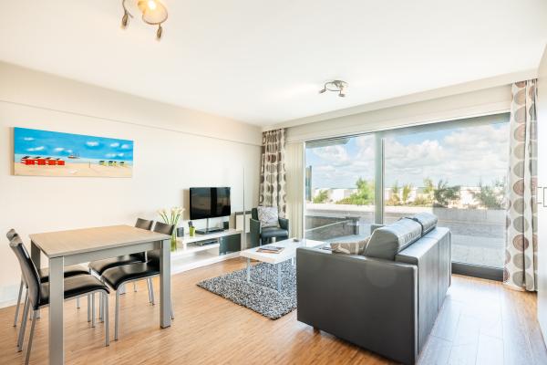 In het centrum van Sint-Idesbald: landhuis direct aan zee - thumbnail 1