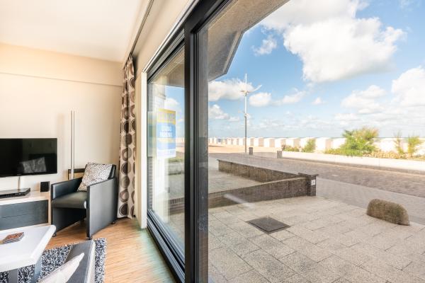 In het centrum van Sint-Idesbald: landhuis direct aan zee - thumbnail 5