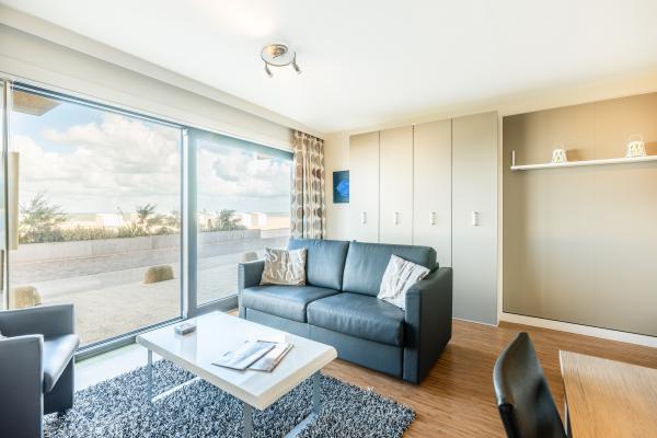In het centrum van Sint-Idesbald: landhuis direct aan zee - thumbnail 2