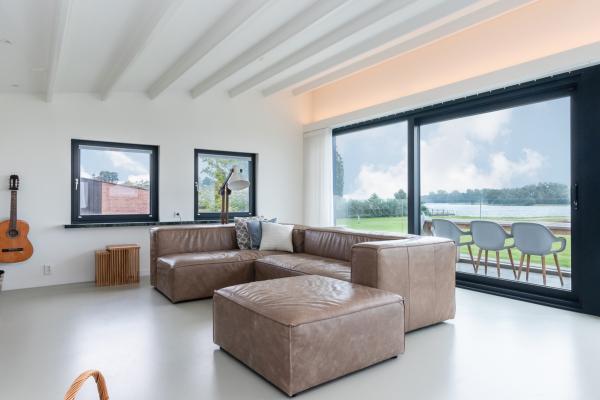 Panoramavilla aan het Veerse Meer met 180° waterzicht in Kamperland - thumbnail 1