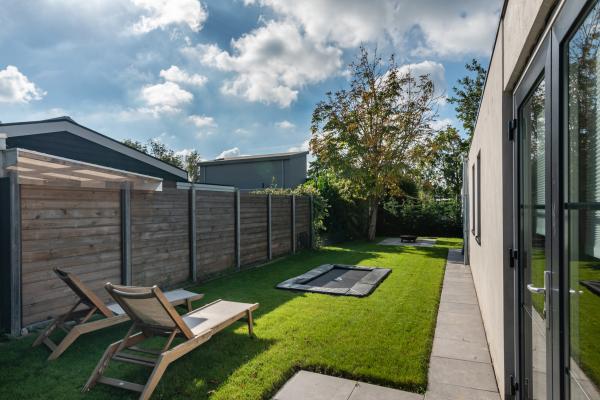 Luxe bungalow aan het Veerse Meer met overdekt terras en buitenhaard - thumbnail 5