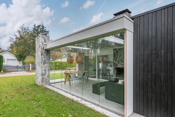 Luxe bungalow aan het Veerse Meer met overdekt terras en buitenhaard - thumbnail 6