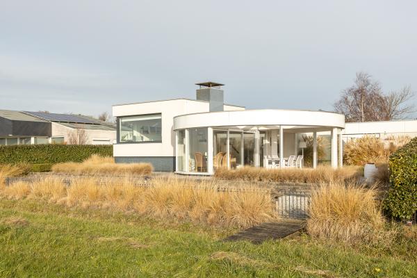 Watervilla Veerse Meer: luxe vrijstaand verblijf met panoramisch waterzicht - thumbnail 6