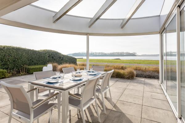 Watervilla Veerse Meer: luxe vrijstaand verblijf met panoramisch waterzicht - thumbnail 2