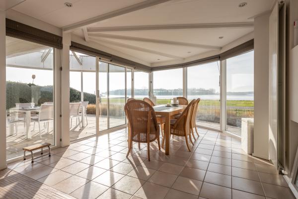 Watervilla Veerse Meer: luxe vrijstaand verblijf met panoramisch waterzicht - thumbnail 4