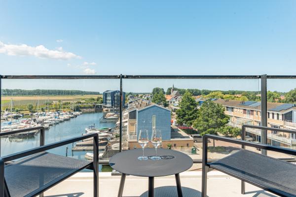 Luxe penthouse met panoramisch uitzicht op de haven van Kortgene - thumbnail 1