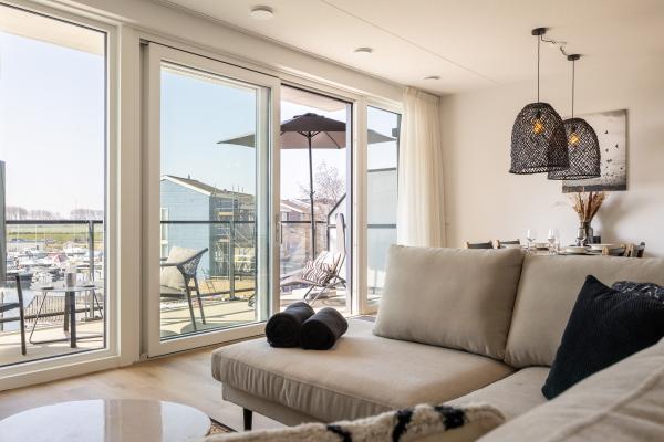 Stijlvol havenappartement met balkon en Sunshower in Kortgene - thumbnail 1