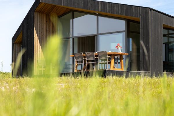 Vrijstaand natuurhuis met weids uitzicht over Zeeuwse landerijen - thumbnail 1