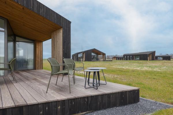 Vrijstaand natuurhuis in Zeeuws polderlandschap met uitzicht over de velden - thumbnail 2