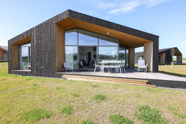 Natuurhuis met panoramisch terras aan het water in rustig Zeeland - thumbnail 1