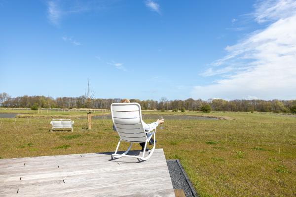 Natuurhuis met panoramisch terras aan het water in rustig Zeeland - thumbnail 6