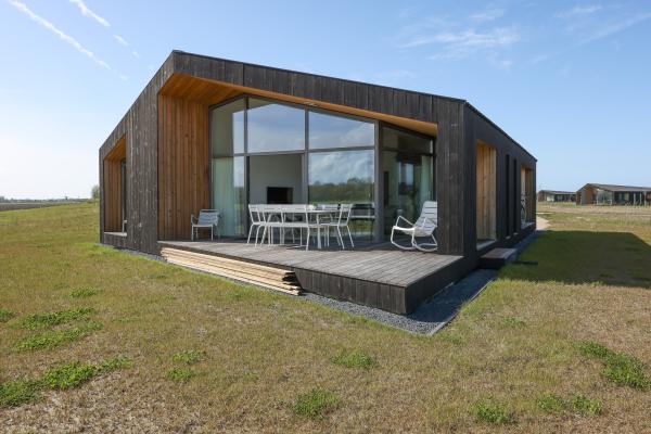 Natuurhuis met panoramisch terras aan het water in rustig Zeeland - thumbnail 2