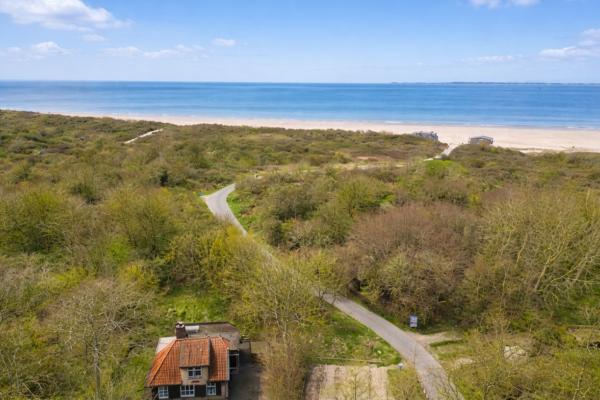 Duinhuis met sauna direct aan het Noordzeestrand in Vrouwenpolder - thumbnail 1