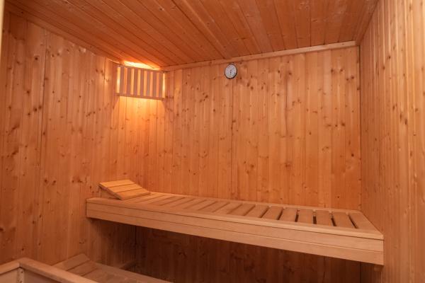 Duinhuis met sauna direct aan het Noordzeestrand in Vrouwenpolder - thumbnail 2