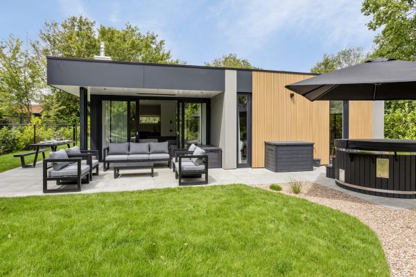 Wellness huisje met sauna en hottub op 330m van zee in Kamperland - thumbnail 1