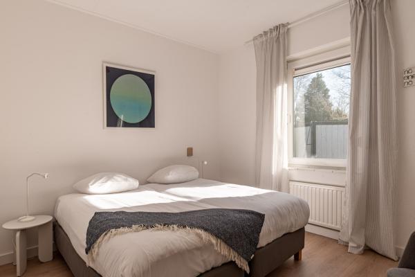 Vrijstaand vakantiehuis met grote tuin op 200m van het Veerse Meer - thumbnail 4