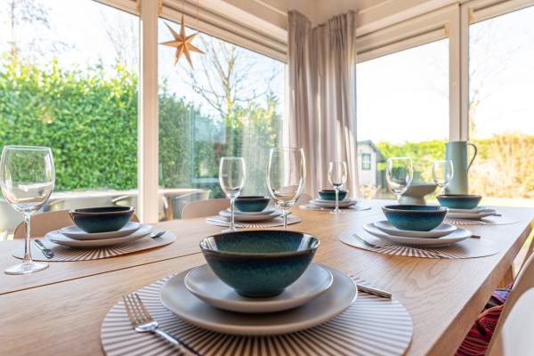 Vrijstaand vakantiehuis met grote tuin op 200m van het Veerse Meer - thumbnail 1