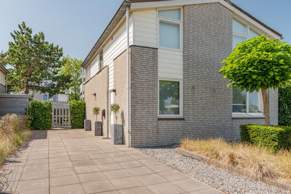 Luxe vrijstaand vakantiehuis met sauna op Beach Resort Kamperland - thumbnail 1