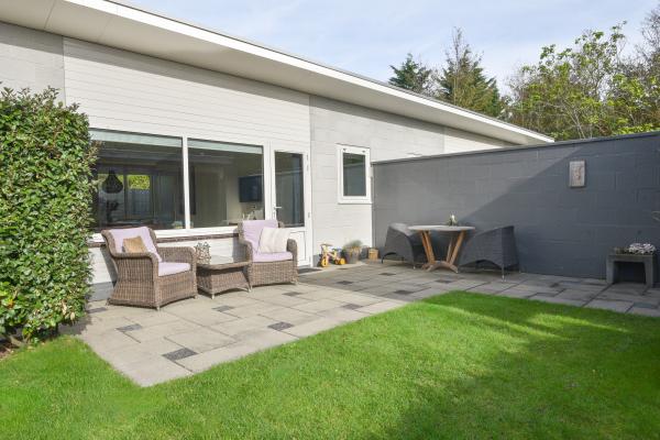 Vrijstaand beach house in Kamperland, 150m van zee en centrum - thumbnail 1