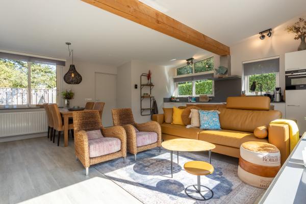 Strandhuis met overdekt terras op 150m van zee in Kamperland - thumbnail 2