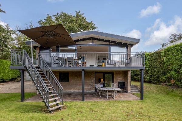 Vrijstaande villa aan Veerse Meer met panoramisch uitzicht en 5 slaapkamers - thumbnail 1