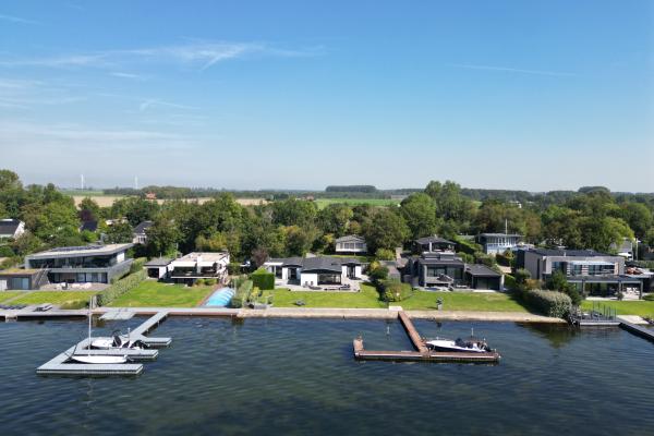 Vrijstaande villa aan het Veerse Meer met eigen aanlegsteiger - thumbnail 1