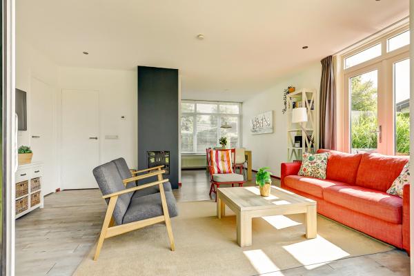 Vrijstaande villa aan zee met zonnige tuin en gashaard, 150m van centrum Kamperland - thumbnail 4
