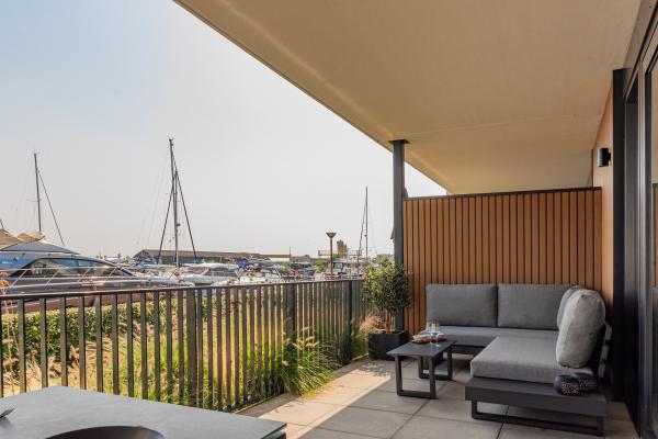 Luxe appartement aan de haven van Kamperland met terras aan het water - thumbnail 3