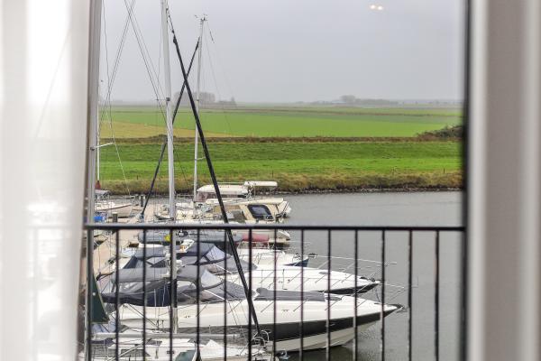 Modern appartement met balkon aan de haven van Kamperland - thumbnail 6