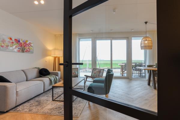 Modern appartement met balkon aan de haven van Kamperland - thumbnail 1