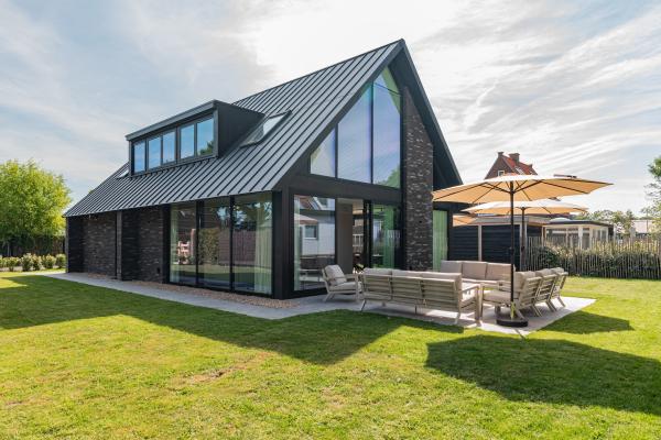 Luxe 10-persoonsvilla met infraroodsauna op 150m van strand Zoutelande - thumbnail 1